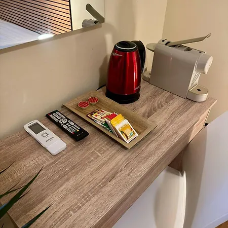 Cameracafe בית הארחה *