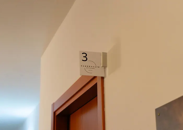 Cameracafe بيت ضيافة فيرّارا